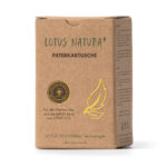 Die Kartonverpackung einer Ersatz-Filterkartusche für Wasserfilter, mit goldenem Logo und Blatt-Design.