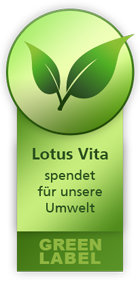 Grünes Siegel mit Blättern und dem Text 'Lotus Vita spendet für unsere Umwelt' und 'Green Label'.